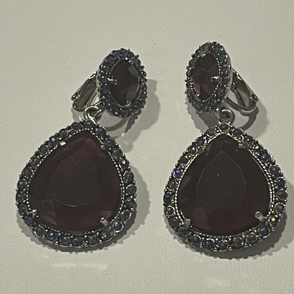 VINTAGE AVON EARRINGS. Red/Purple Beveled w/Blue Crystals/Rhinestones. Clip ons. - Picture 6 of 9